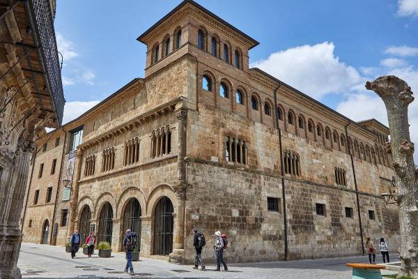 Fachada del Placio de los Reyes de Navarra